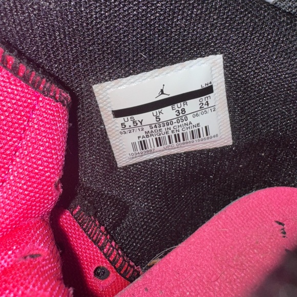 Jordan’s | Size 5.5Y/7.5W - Picture 2 of 5